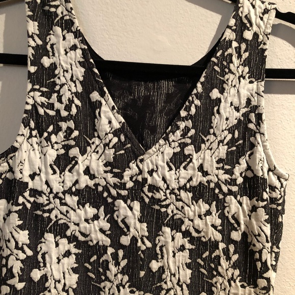 Le Lis Maude Textured Knit Dress in XS - Picture 5 of 5